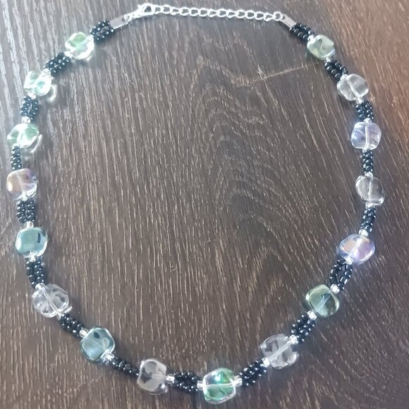 Beaded iridescent glass bead necklace - Picture 6 of 8